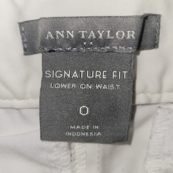 Ann Taylor Signature Fit white Bermuda shorts size 0 - Picture 3 of 5